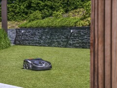 The Husqvarna Automower 415X robot lawn mower is currently on offer at Amazon in the US. (Image source: Husqvarna)