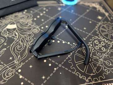 Speakers on the upper side of the arms of RayNeo Air 4 Pro