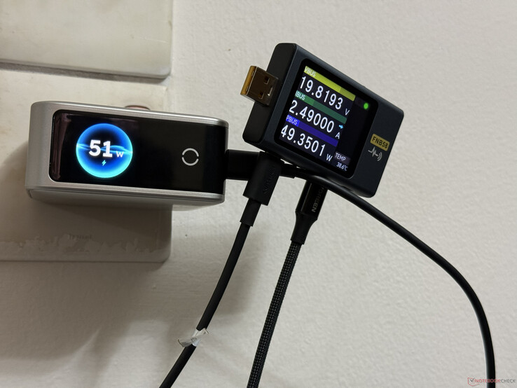 Ugreen Nexode Pro 160W reading compared from the meter and USB tester