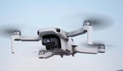 The Mini 2 SE loses the Mini 2&#039;s 4K capabilities to reach a cheaper price tag. (Image source: DJI)