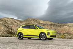 The 2024 Kona EV also features aggressive wheel wells and sharp lines across the door panels. (Image source: Hyundai)
