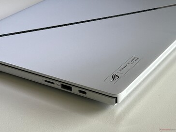 Asus ROG Zephyrus G14 (2025) ports on the right side. (Image source: Notebookcheck)