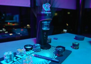 The bundled spare parts and accessories include a heated loading tool (Image source: Dr. Dabber)