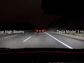 Adaptive high beam test on Tesla Model 3 (image: m.jr.88/YT)