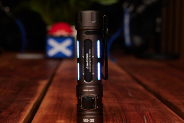 SK06 side light, individual LEDs are clearly visible to the naked eye, but not on camera