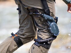 The Dnsys Z1 knee exoskeleton helps hikers offset the load of heavy backpacks. (Image source: Dnsys)