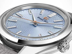 The Grand Seiko logo and the seconds hand are finished in rose gold.