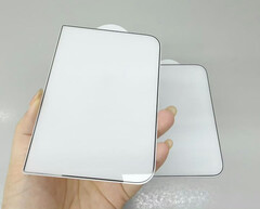 leaked images of the iPhone Ultra screen protector.