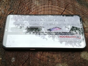 Using the Vivo IQOO outdoors