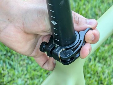 The bike seat has helpful guides (Image Source: Stephen Pereyra / Notebookcheck)