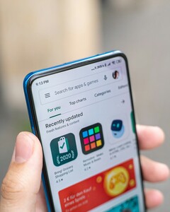 Google Play Store will reportedly get an AI-powered Ask a Question feature (Image Source: Mika Baumeister on Unsplash)