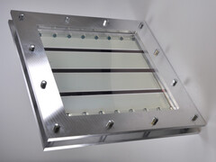 First, it produces electricity and then pure hydrogen: a tandem PEC reactor. (Image source: Fraunhofer IKTS)