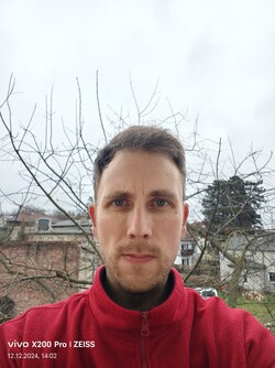 Selfie with the 32 MPix camera of the Vivo X200 Pro