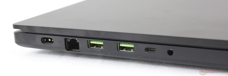 Left: AC adapter, 2.5 Gbit RJ-45, 2x USB 3.2 Gen. 2, USB-C 3.2 Gen. 2, 3.5 mm combo audio