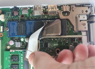 Asus VivoBook 17: M.2 slot for PCIe-3.0 SSDs