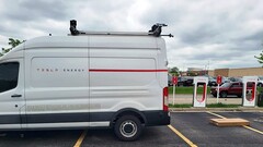 Tesla Supercharger maintenance crew (image: Grinolam/Reddit)