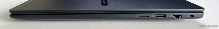 Right: microSD reader, USB-A 3.2 Gen.2 (5 GBit/s), Gigabit Ethernet, Kensington Nano Security Slot