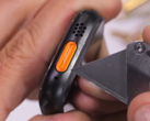 Can Black Titanium hold out against a razor blade? (Image source: JerryRigEverything) 