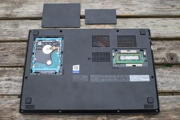 Arrangement of maintenance compartments