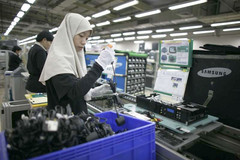 Inside a Samsung factory (Source: PC &amp; Tech Authority)