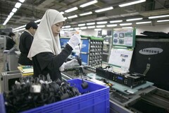 Inside a Samsung factory (Source: PC & Tech Authority)
