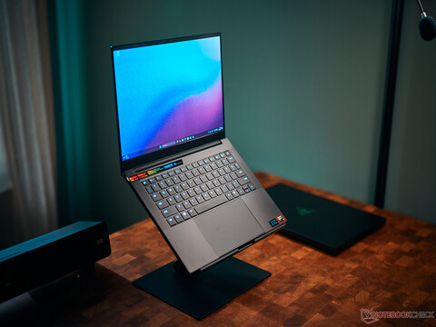 Slimmer and with OLED, but only the RTX 5070 Laptop - Razer Blade 14 2025 Review