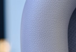 Vivo Over-Ear Headphones with soft ear cushions
