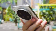 An in-depth teardown video shows the internals of the Vivo X200 Ultra (Image source: Wekihome)