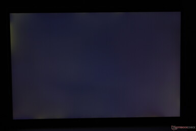 Moderate uneven backlight bleeding along the corners