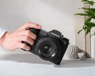 Die Fujifilm GFX100S II packt einen 102 MP Mittelformat-Sensor ins kompakte Gehäuse. (Bild: Fujifilm)