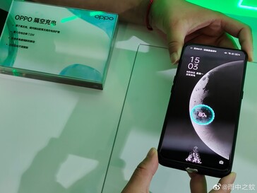 OPPO showcases its new MagVOOC and Air Charging technology. (Source: Weibo)