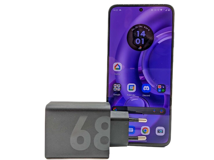 Motorola Edge 30 Neo는 68 와트 파워 어댑터와 함께 제공됩니다