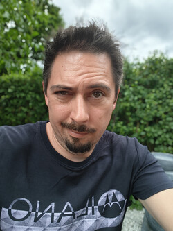 Selfie with the realme GT 7 (portrait mode)