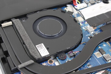 Cooling solution consists of two ~50 mm fans and three heat pipes