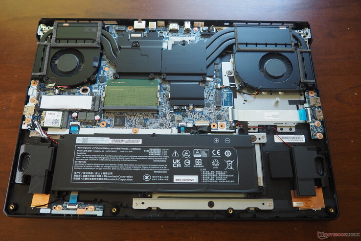 Medion Erazer Scout 17 E1: Internals