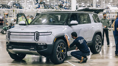 First Rivian R1S trucks delivered to the CEO and CFO (image: Rivian/Twitter) 