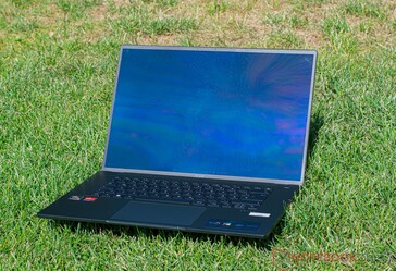 Acer Swift Edge SFE16 in the sun