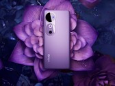 Even the cheaper Vivo V40 has a 4,500 nits bright AMOLED display. (Image source: Vivo)