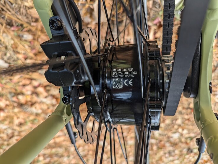 The Mivice M080 is a low-profile and quiet motor (Image Source: Stephen Pereyra / Notebookcheck)