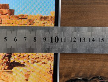 Narrow side bezels