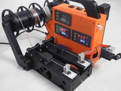 PETFusion 2.0: Machine turns PET bottles into filament. (Image source: Creative3DP)