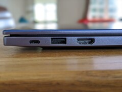 Left-hand side: USB 2.0 Type-C port, USB 3.0 Type-A, HDMI