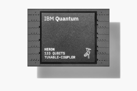 Top view of the IBM Heron quantum processor with 133 qubits (Image: IBM)