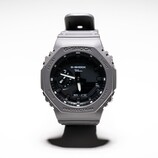 Współpraca Casio G-Shock x Ron Herman (na zdjęciu) ma czarno-szarą kolorystykę. (Źródło zdjęcia: Ron Herman)
