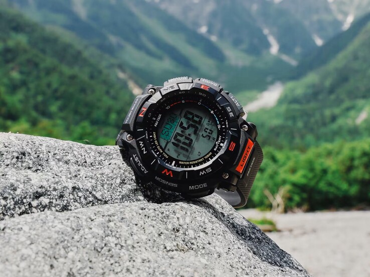 Built-in Triple Sensor tech lets you track altitude, direction, and temperature in real time.