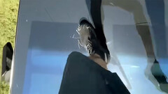 Cybertruck windshield cracks when stepped on (Image source: TOSV/YT)