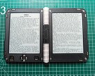 The DIY dual-screen e-reader (Image source: spacerower's thread on Reddit)