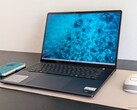 The Inspiron 16 7640 convertible comes with a Full HD webcam (Image source: Allen Ngo / Notebookcheck)