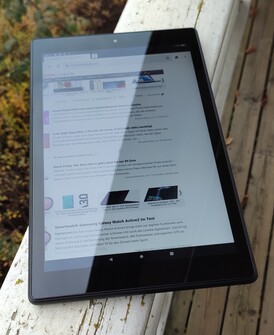 Using the Amazon Fire HD 10 (2019) outdoors