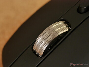 Keychron M6 8K metal scroll wheel texture. 